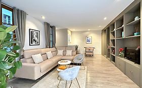 Luxurious Flat In Saint-Germain-Des-Pres
